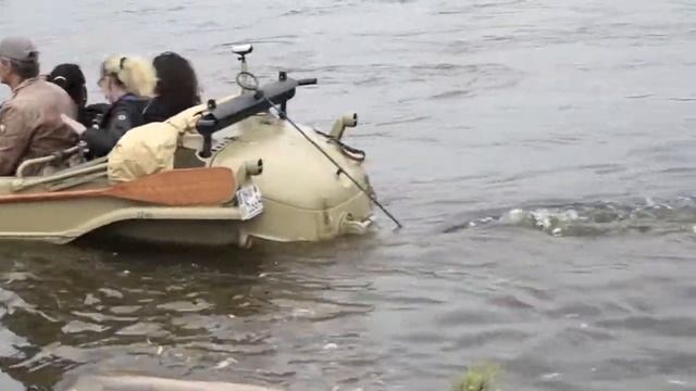 original WW2 German type 166 Schwimmwagens in action in the water… смотреть онлайн