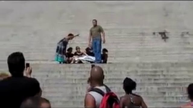 Protestan mujeres en el Capitolio de La Habana смотреть онлайн