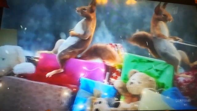 Новогодние заставки (Первого Канала) жираф тянет подарки белки едут на санях #40 2022-2023 смотреть онлайн