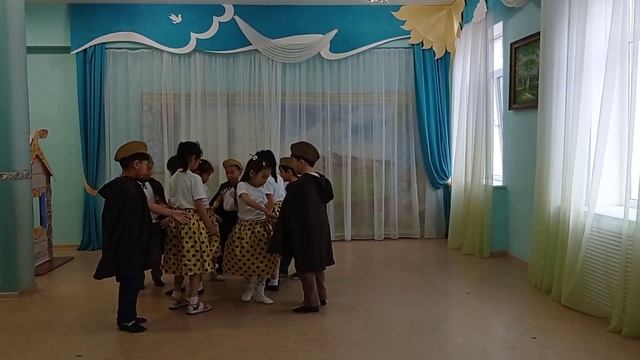3 группа "Байр", МКДОУ#13, ВАЛЬС " Синий платочек " смотреть онлайн