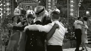 В джазе только девушки. Танго