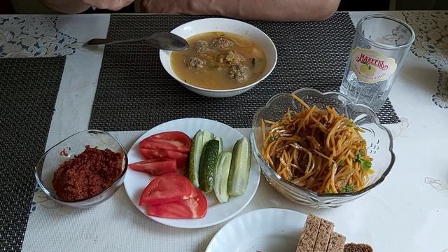 НА ОБЕД СУП С ФРИКАДЕЛЬКАМИ.ЖДЕМ В ГОСТИ,ДРУЗЬЯ! смотреть онлайн