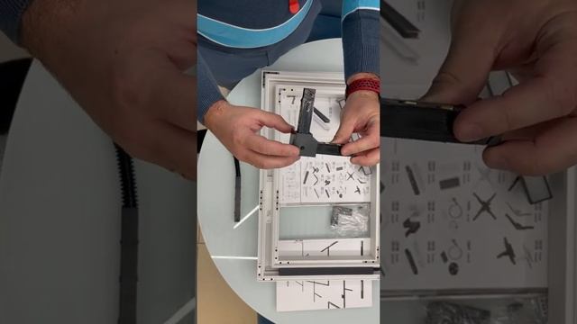 Как провести питание в соединении 90гр и установить сверху угловой светильник на трек системе Flum смотреть онлайн