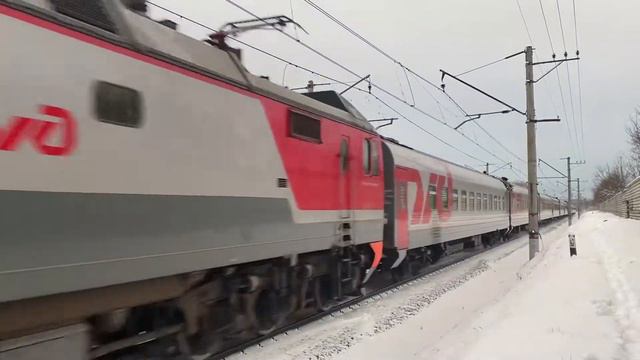 Электровоз ЭП2К-333 со скорым дневным поездом 