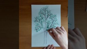 Рисуем цветущее дерево ватными палочками.