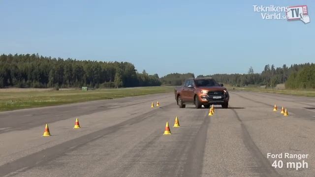 2016 Toyota Hilux fails moose roll test смотреть онлайн