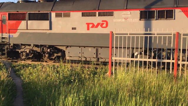 Тепловоз ТЭП70БС-278 с пригородным поездом смотреть онлайн