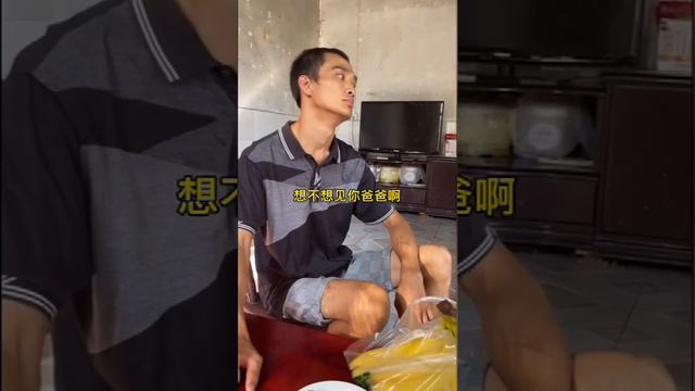 30歲老闆跨越1千多公里來湖南賣梨，晚上睡在車裡也捨不得開空調，為了家人再苦再累也值得！【秦少游记】#正能量 #hearttouchingstory #農村 смотреть онлайн