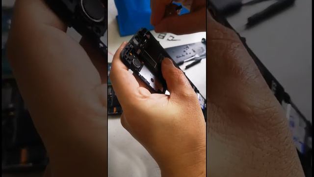 Replace the Home Button for Samsung J7 Prime смотреть онлайн