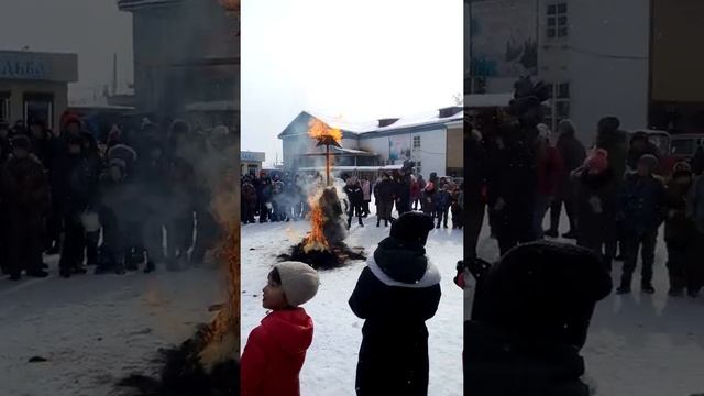 МАСЛЕНИЦА ИДЕТ БЛИН ДА МЕД НЕСЕТ? 2020 . Сжигание чучелы масленицы в п.Качуг март 2020