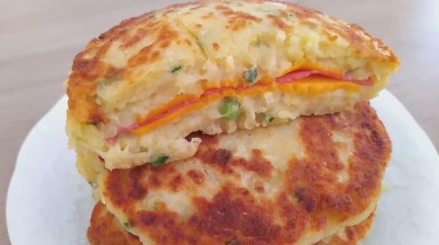 Картофельные лепешки с сыром и ветчиной по-французски на ужин смотреть онлайн