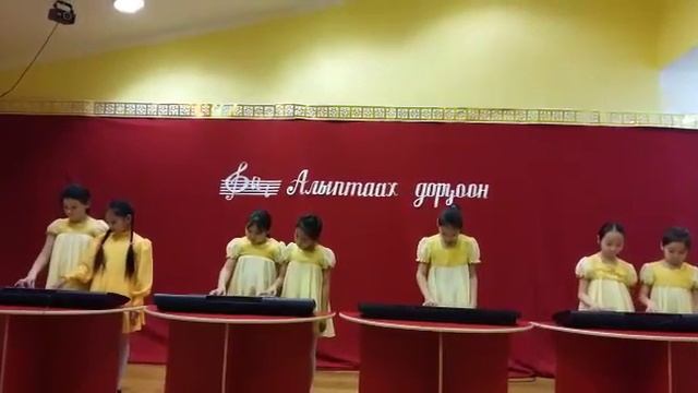 Ансабль Попурри на мелодии якутских народных песен смотреть онлайн