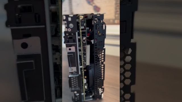 Hands on with the Lenovo ThinkStation P360 Ultra Mini. смотреть онлайн