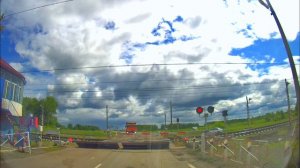 Железнодорожный переезд со шлагбаумом/Railway crossing with barrier
