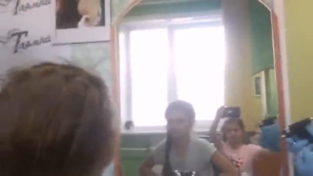 Мне прокалывают вторую дырку в ухе.Читайте описание смотреть онлайн