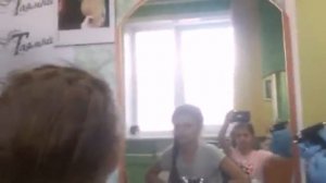 Мне прокалывают вторую дырку в ухе.Читайте описание