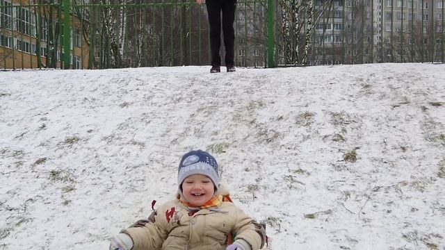 Чем заняться на новогодних каникулах? Снег, лыжи, санки, коньки. смотреть онлайн