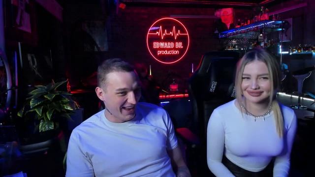СТРАУСИХА ГОТОВА ОТСОСАТЬ ЭДВАРДУ БИЛУ ПРЯМО НА СТРИМЕ смотреть онлайн