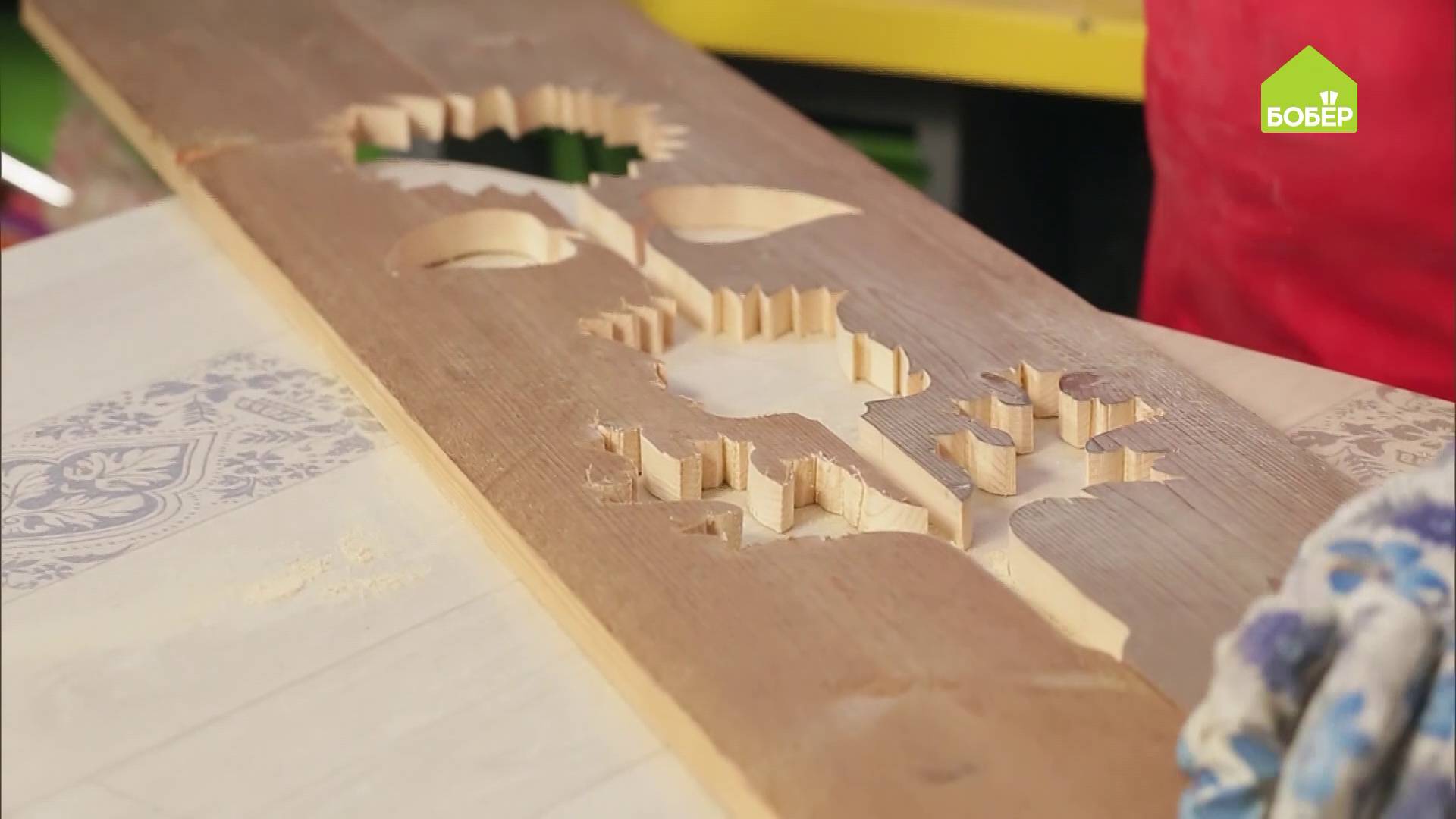 Как декорировать деревянный забор. Украшаем забор резным узором смотреть онлайн