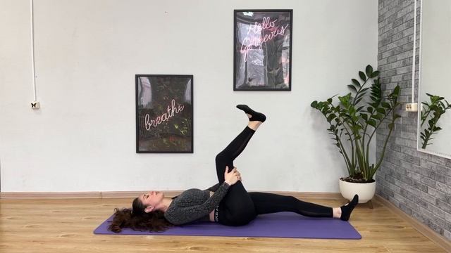 8-МИНУТ РАСТЯЖКИ/ СТРЕТЧИНГ УПРАЖНЕНИЯ ДЛЯ ВСЕХ! смотреть онлайн