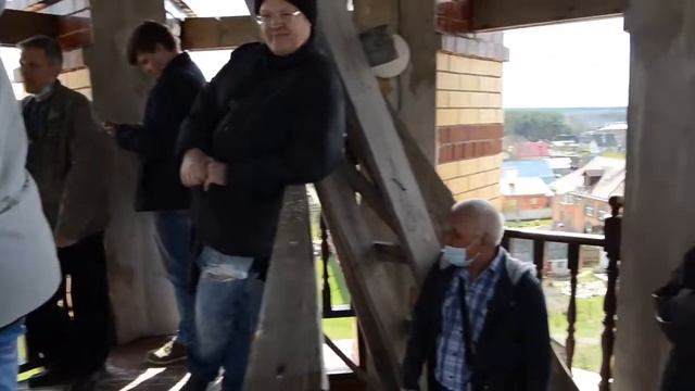 Александр звонит в колокола