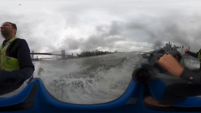 Jet skiing in Manhattan 360 смотреть онлайн