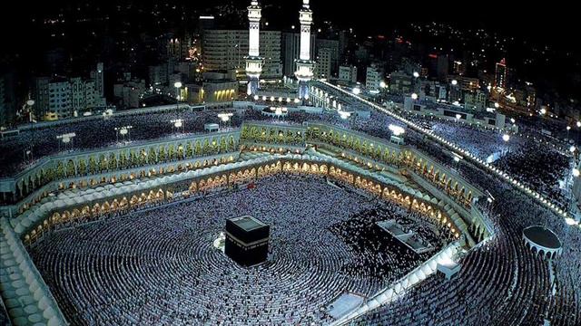 Allah Ne Ye Shan Barhai Tere Dar Ki - Qari Waheed Zafar Qasim смотреть онлайн