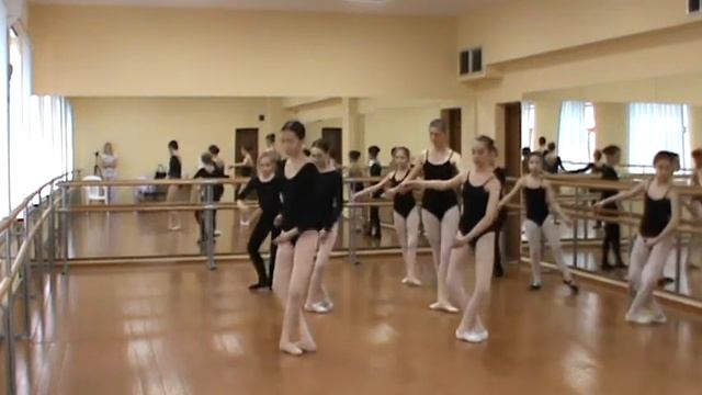 Па де ша. Вспоминаем и репетируем. Старшая группа. 10 -13 лет смотреть онлайн