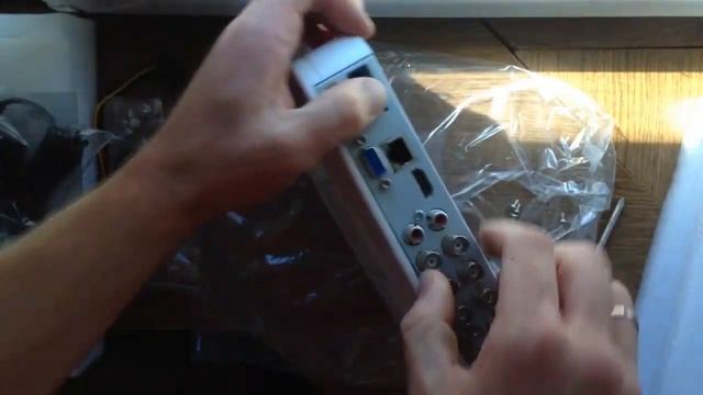 Распаковка видеорегистратора Дахуа и установка диска для записи архива смотреть онлайн