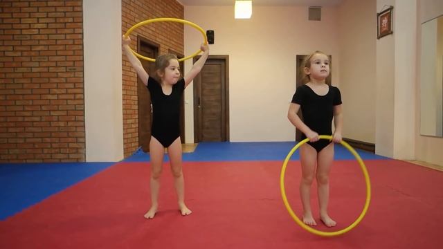 Занятие с Обручем для детей Часть 1 Детский канал Masha & Karina смотреть онлайн