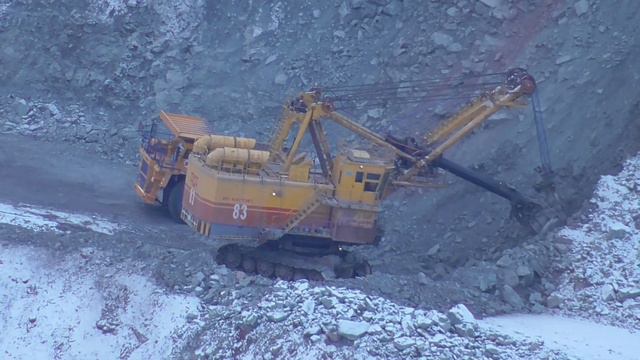 Коршуновский ГОК.Карьер.Загрузка Белаза. смотреть онлайн