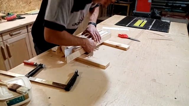 Комбинированный шкаф из сосны и дубового шпона. Изготовления эконом-варианта мебели с фасадами. смотреть онлайн