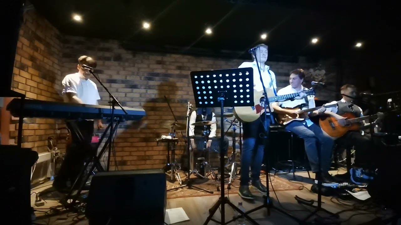 Алексей Хомчик и группа Ирония судьбы После бала, Зеленое небо, Посл юным друзья, Каждый выбирает смотреть онлайн