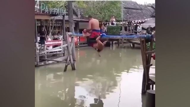 ЖЕНСКИЕ ГОНКИ В ГРЯЗИ смотреть онлайн