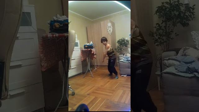 танец на песню wicsur "Меня два" смотреть онлайн