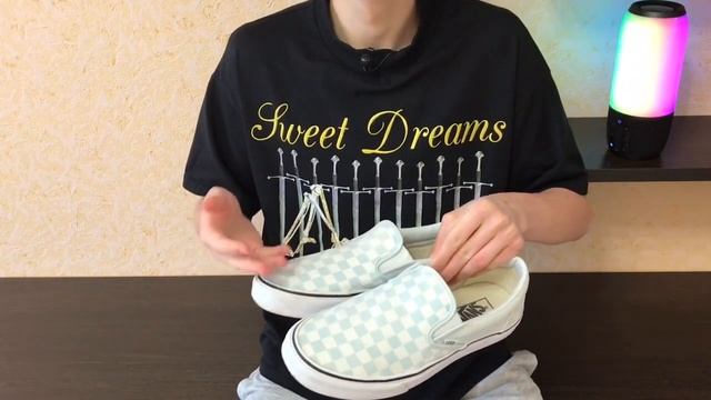 С ЧЕМ НОСИТЬ КЕДЫ // КАК СОЧЕТАТЬ VANS И CONVERSE С ОДЕЖДОЙ смотреть онлайн