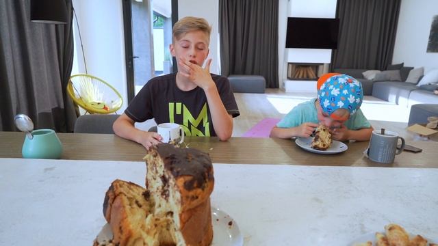 ПОДАРОК для ПАПЫ. Мама ОБИДЕЛАСЬ!!! смотреть онлайн