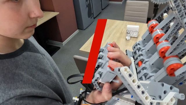 Robot Arm - Thanos' Click - from Lego mindstorms education EV3 смотреть онлайн