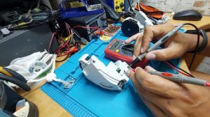 Ремонт робота-пылесоса Mi Robot Vacuum-Mop STYTJ01ZHM Колеса находятся на весу