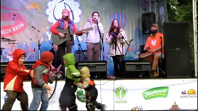 YogArt - 11.06.2016 Акустическая гитара-Андрей Омкар и дети...3 смотреть онлайн