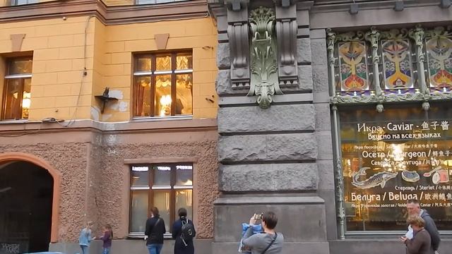 Фонтан Шар на Малой Садовой и Кот Елисей на фасаде Елисеевского магазина... смотреть онлайн