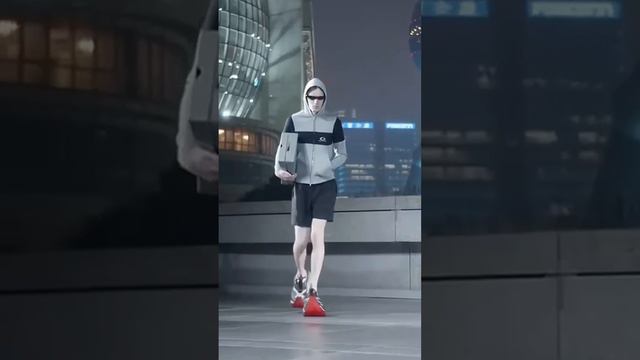 Новый дроп от Balenciaga смотреть онлайн