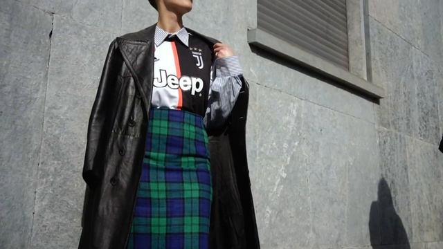 #FashionWeek — Лучшие образы с Недели моды в Милане, весна-лето #2021. смотреть онлайн