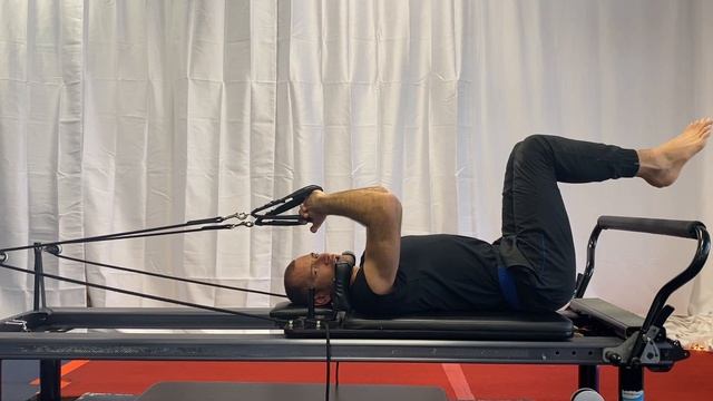 Pilates Reformer Easy Workout for Beginners смотреть онлайн