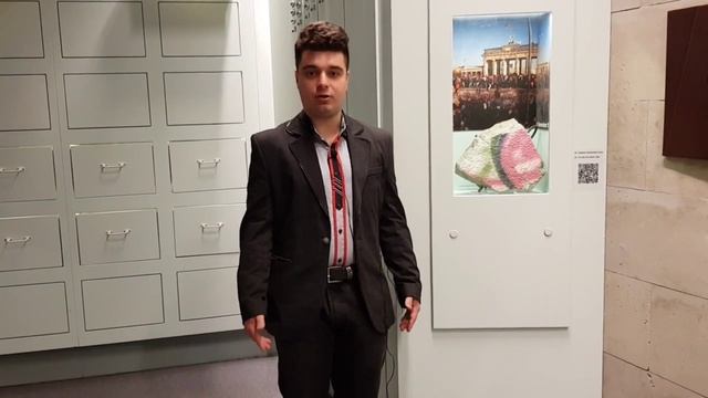 Раритеты музея: обломок Берлинской стены. смотреть онлайн