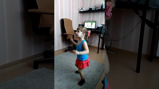 Танец ёжиков! Василиса как всегда в ударе! смотреть онлайн