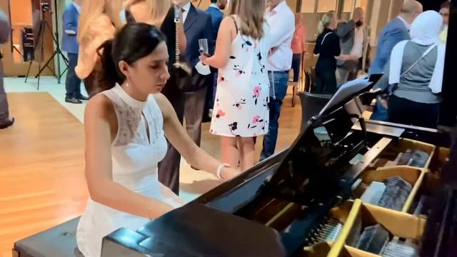 Besame Mucho and Salma Ya Salama By Guilnar Majdalani смотреть онлайн