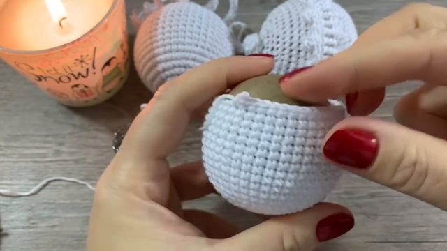 НОВОГОДНИЕ ШАРЫ КРЮЧКОМ: СВЯЖЕМ КОЛЛЕКЦИЮ? ⚪️❄️?✨ CROCHET CHRISTMAS BALLS смотреть онлайн