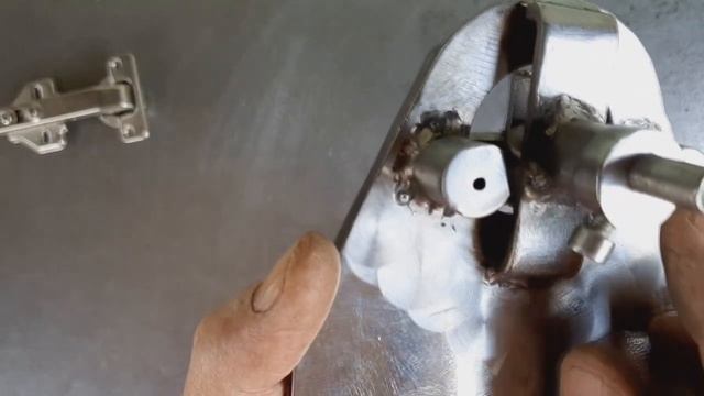 Кондуктор для сверления отверстий мебельных петель своими руками смотреть онлайн