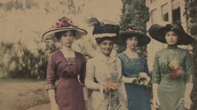 Time Tourists Teaser смотреть онлайн